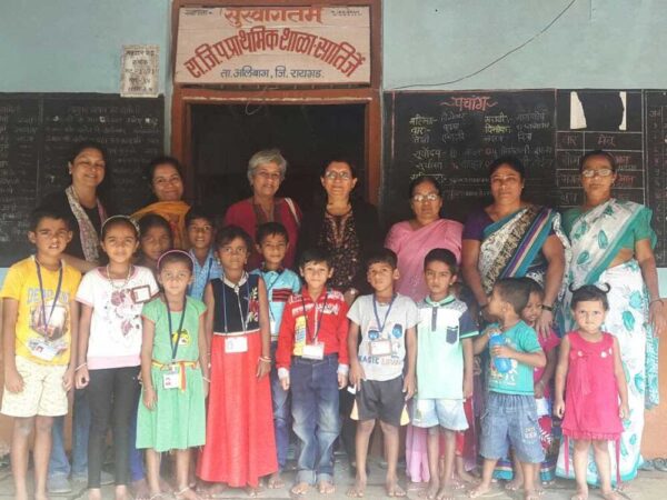 ASWM Director, Ms. Hansu Pardiwala & Ms. Kunti Oza conducting awareness campaign and training program in school in Alibaug.